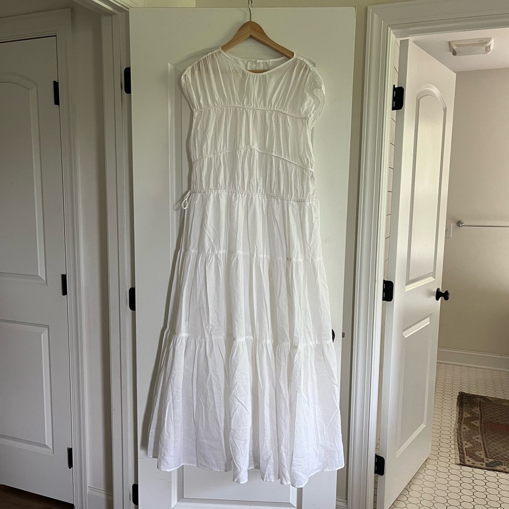 Gorgeous white flowy line maxi! BRAND NEW. Never worn